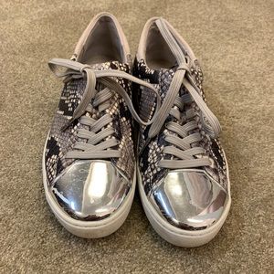 Snake Pattern Converse